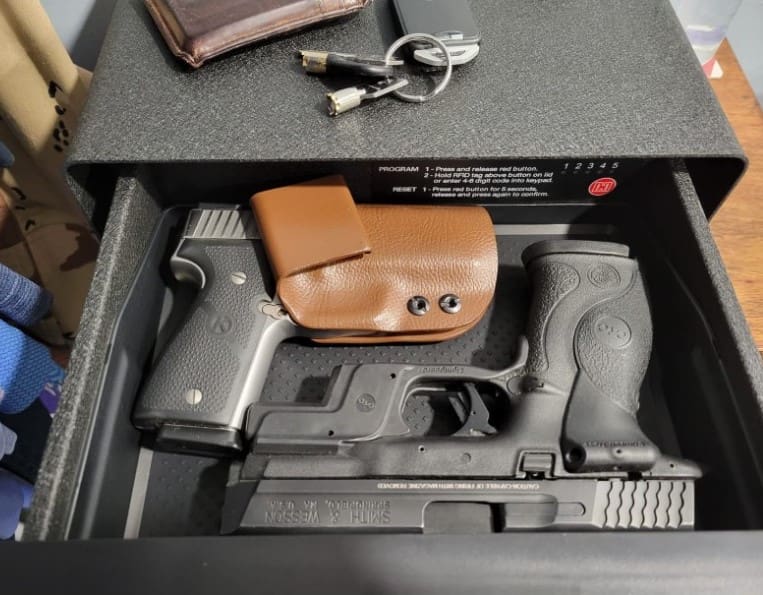 nightstand pistol safes
